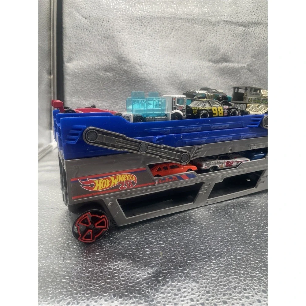 Hot‎ Wheels 2012 Mega Hauler Transporter Truck With 16 Cars Holds 50 Cars